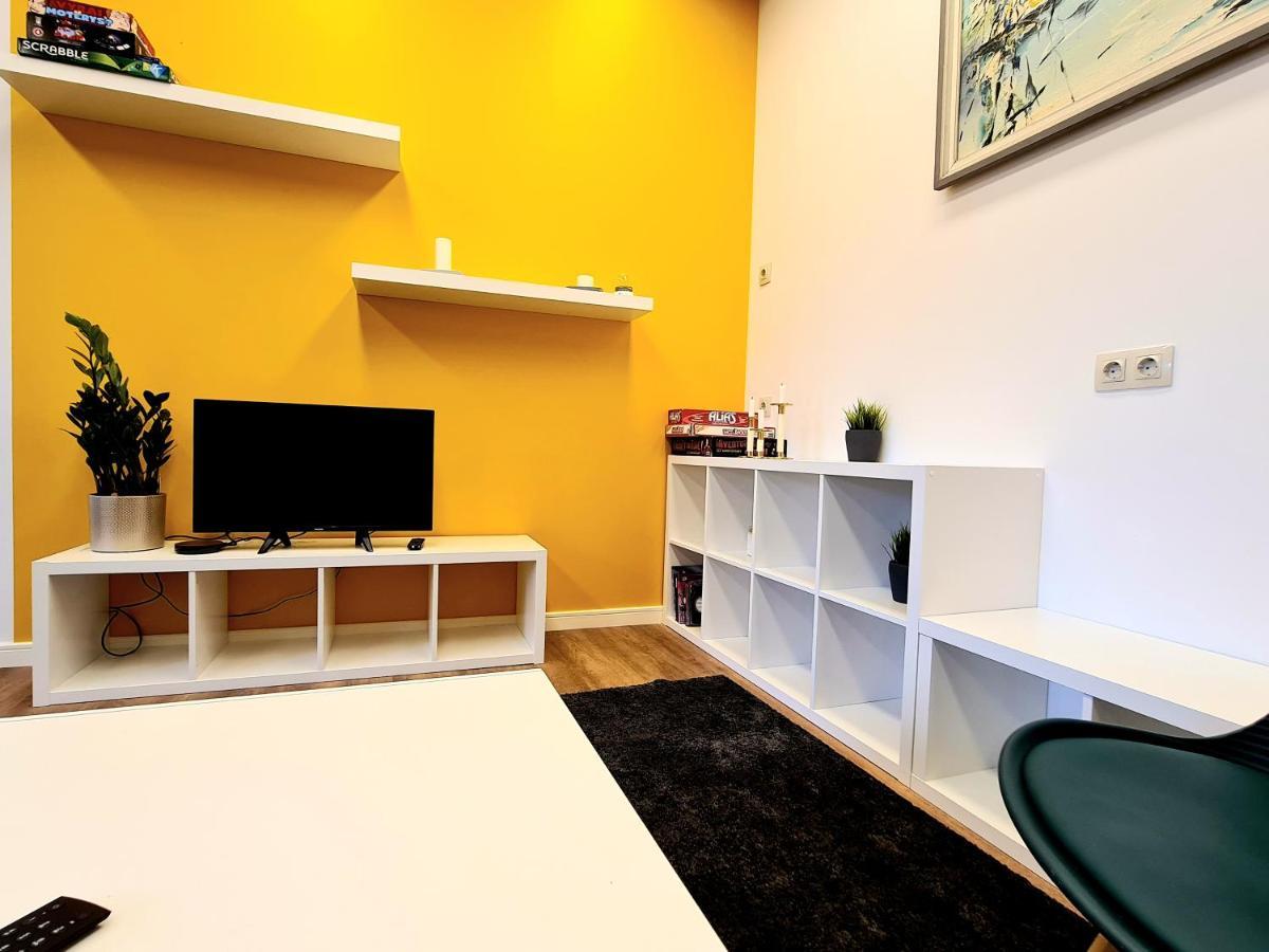 Railway Bed Hostel Каунас Екстер'єр фото